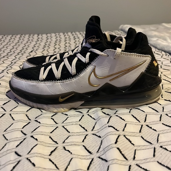 Lebron 17 basketball shoe, size 8 men, white/black/gold - Picture 2 of 4